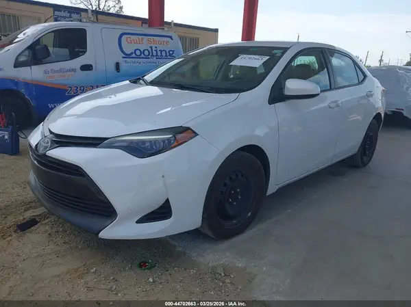 5YFBURHE7HP727784 2017 TOYOTA COROLLA - Image 2