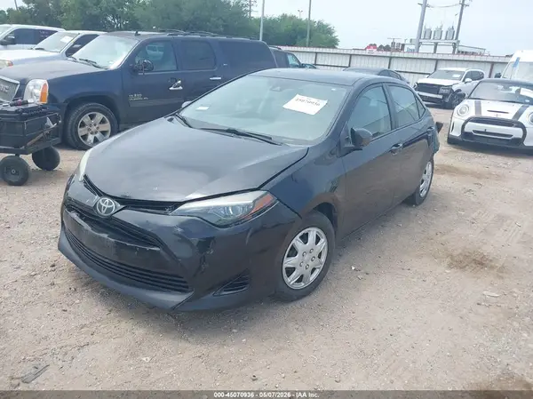 5YFBURHE7HP728238 2017 TOYOTA COROLLA - Image 2
