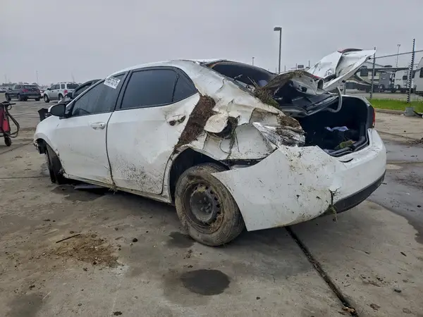 5YFBURHE7HP728532 2017 TOYOTA COROLLA - Image 2