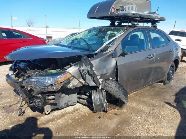 5YFBURHE7HP732483 2017 TOYOTA COROLLA - Image 2