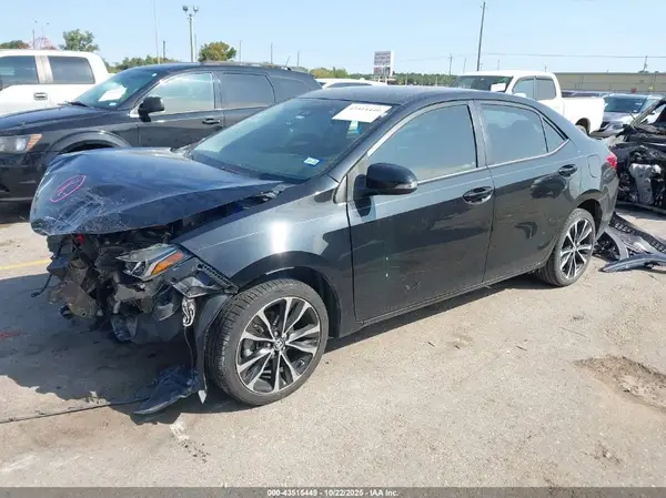 5YFBURHE7HP733018 2017 TOYOTA COROLLA - Image 2