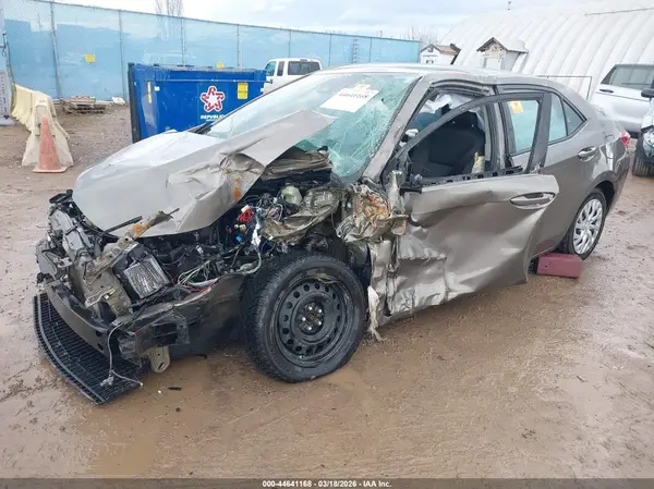 5YFBURHE7HP735464 2017 TOYOTA COROLLA - Image 2