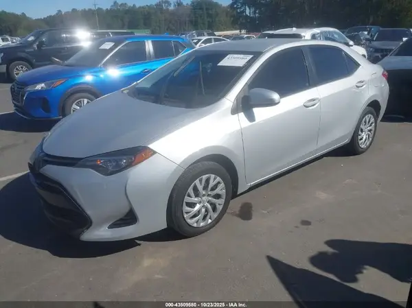 5YFBURHE7HP735822 2017 TOYOTA COROLLA - Image 2