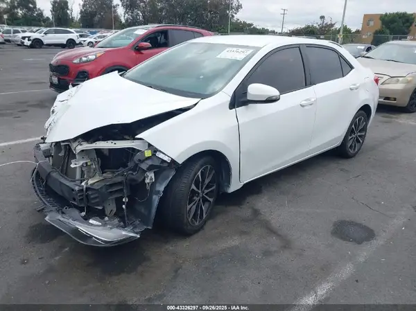 5YFBURHE7HP737313 2017 TOYOTA COROLLA - Image 2