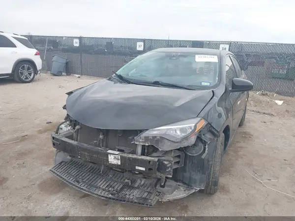 5YFBURHE7HP737733 2017 TOYOTA COROLLA - Image 2