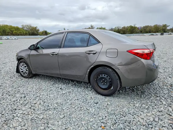 5YFBURHE7JP738161 2018 TOYOTA COROLLA - Image 2