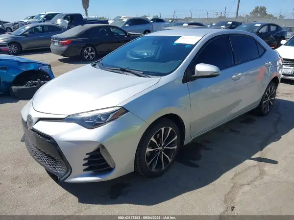 5YFBURHE7JP738399 2018 TOYOTA COROLLA - Image 2