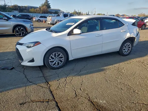 5YFBURHE7JP739245 2018 TOYOTA COROLLA - Image 1