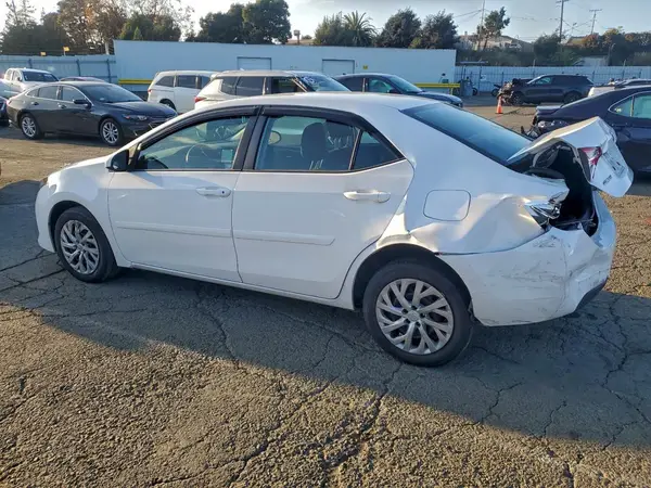 5YFBURHE7JP739245 2018 TOYOTA COROLLA - Image 2