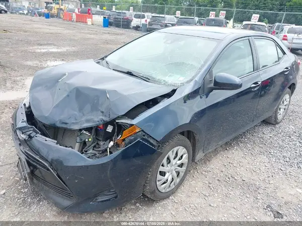 5YFBURHE7JP740640 2018 TOYOTA COROLLA - Image 2