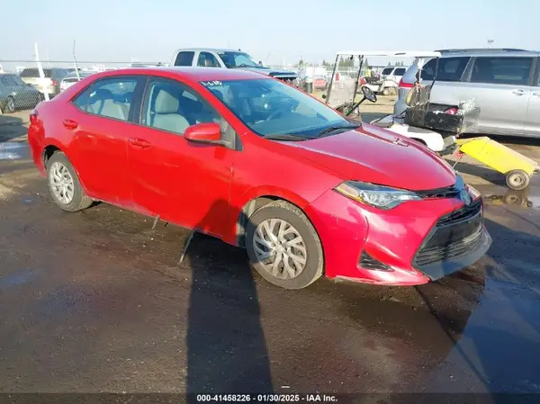 5YFBURHE7JP740864 2018 TOYOTA COROLLA - Image 1