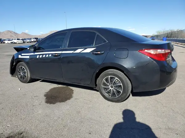 5YFBURHE7JP741092 2018 TOYOTA COROLLA - Image 2