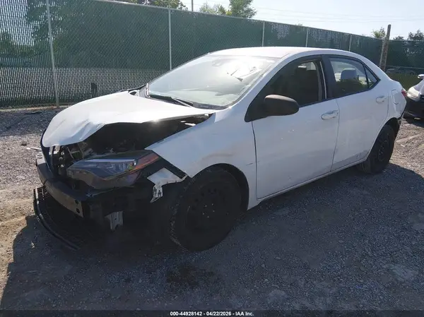 5YFBURHE7JP741948 2018 TOYOTA COROLLA - Image 2