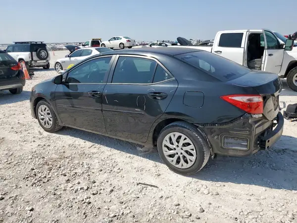 5YFBURHE7JP742419 2018 TOYOTA COROLLA - Image 2