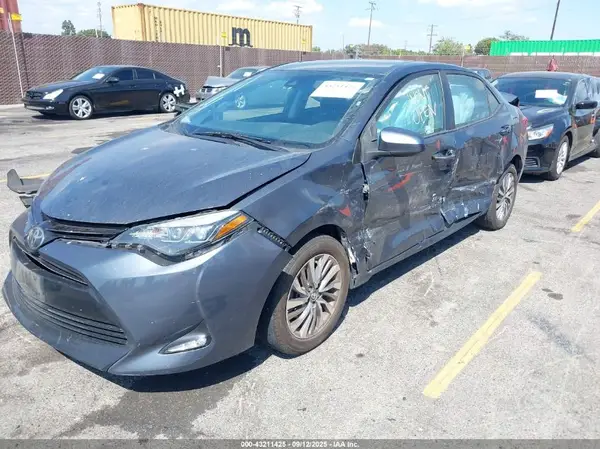 5YFBURHE7JP743862 2018 TOYOTA COROLLA - Image 2