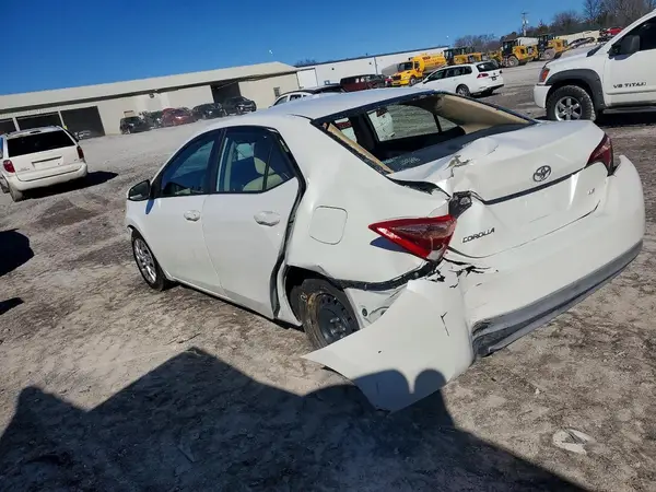 5YFBURHE7JP744364 2018 TOYOTA COROLLA - Image 2