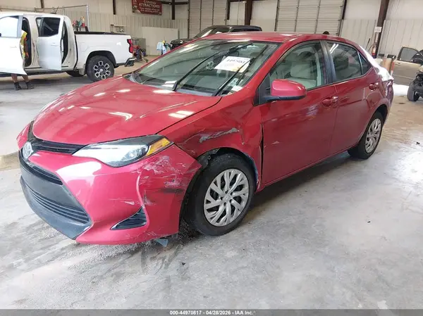 5YFBURHE7JP744543 2018 TOYOTA COROLLA - Image 2
