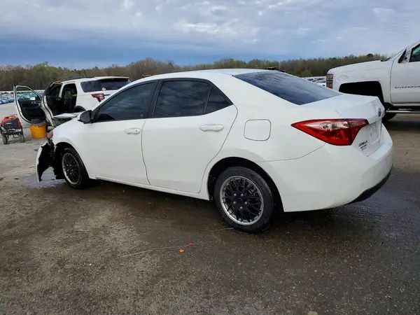 5YFBURHE7JP744557 2018 TOYOTA COROLLA - Image 2