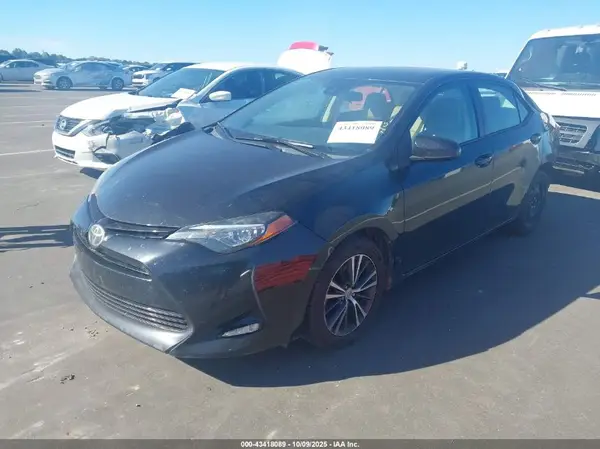 5YFBURHE7JP745126 2018 TOYOTA COROLLA - Image 2
