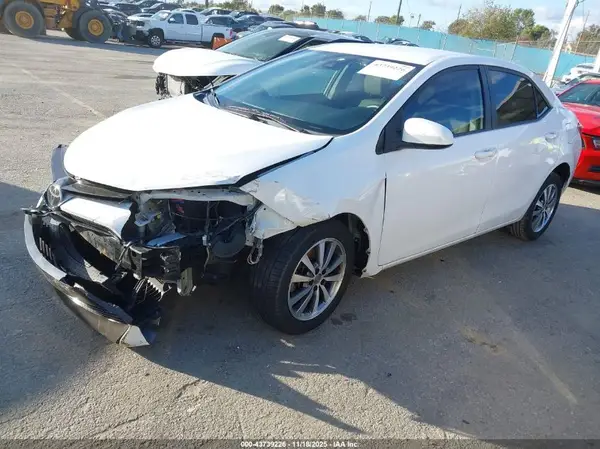 5YFBURHE7JP748527 2018 TOYOTA COROLLA - Image 2