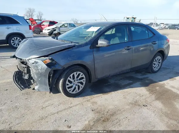5YFBURHE7JP750052 2018 TOYOTA COROLLA - Image 2