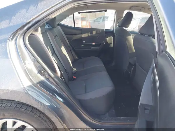 5YFBURHE7JP750052 2018 TOYOTA COROLLA - Image 8