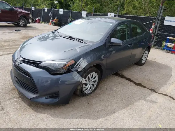 5YFBURHE7JP750553 2018 TOYOTA COROLLA - Image 2