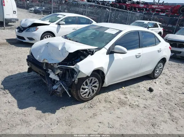 5YFBURHE7JP751749 2018 TOYOTA COROLLA - Image 2