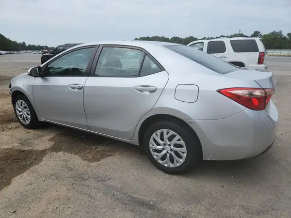 5YFBURHE7JP751752 2018 TOYOTA COROLLA - Image 2