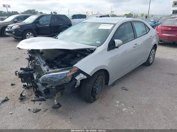 5YFBURHE7JP752111 2018 TOYOTA COROLLA - Image 2