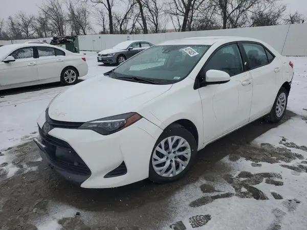 5YFBURHE7JP752495 2018 TOYOTA COROLLA - Image 1