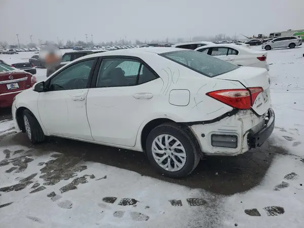 5YFBURHE7JP752495 2018 TOYOTA COROLLA - Image 2