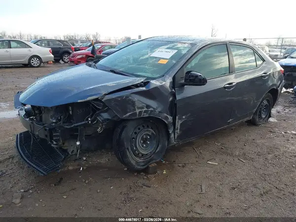5YFBURHE7JP752853 2018 TOYOTA COROLLA - Image 2