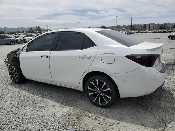 5YFBURHE7JP753338 2018 TOYOTA COROLLA - Image 2