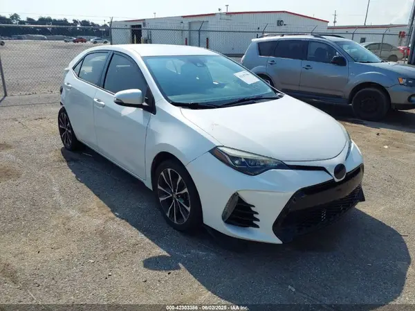 5YFBURHE7JP753551 2018 TOYOTA COROLLA - Image 1