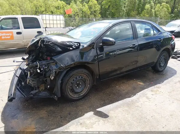5YFBURHE7JP754683 2018 TOYOTA COROLLA - Image 2