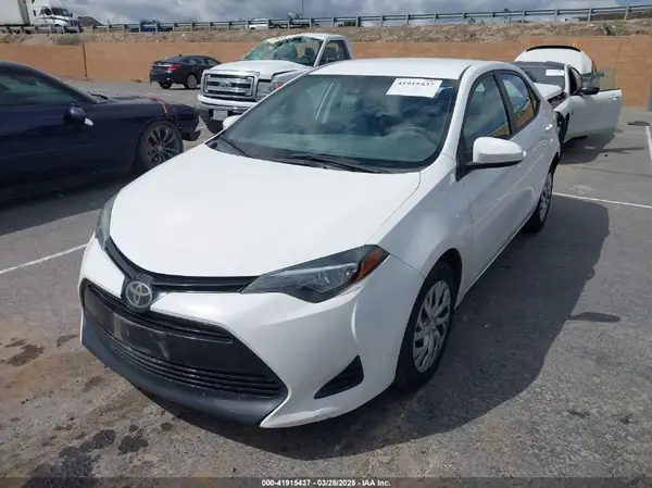 5YFBURHE7JP754716 2018 TOYOTA COROLLA - Image 2