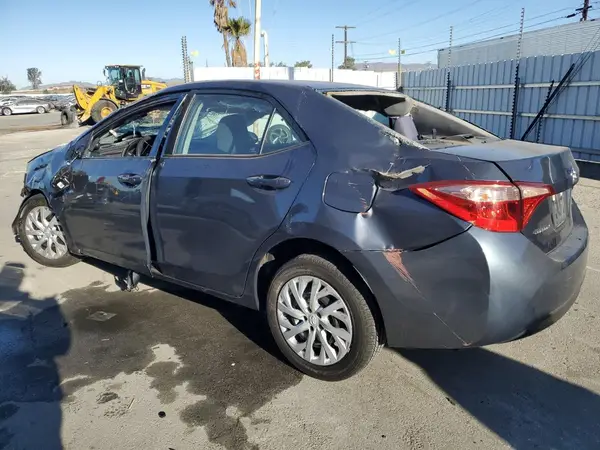 5YFBURHE7JP755266 2018 TOYOTA COROLLA - Image 2