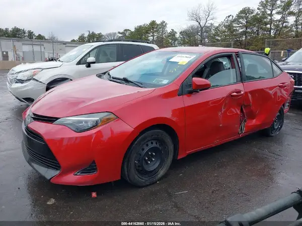 5YFBURHE7JP755588 2018 TOYOTA COROLLA - Image 2