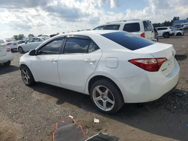 5YFBURHE7JP756112 2018 TOYOTA COROLLA - Image 2