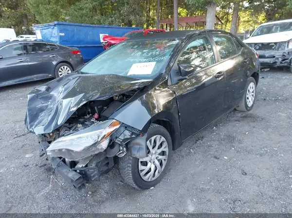 5YFBURHE7JP756398 2018 TOYOTA COROLLA - Image 2