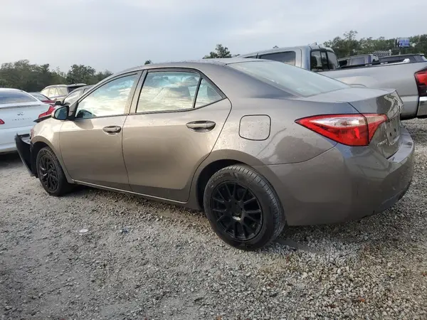 5YFBURHE7JP757390 2018 TOYOTA COROLLA - Image 2