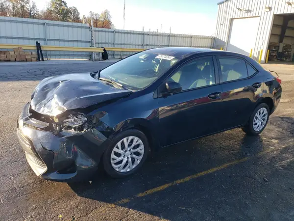 5YFBURHE7JP758300 2018 TOYOTA COROLLA - Image 1