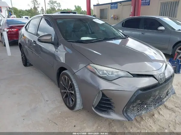 5YFBURHE7JP758393 2018 TOYOTA COROLLA - Image 1