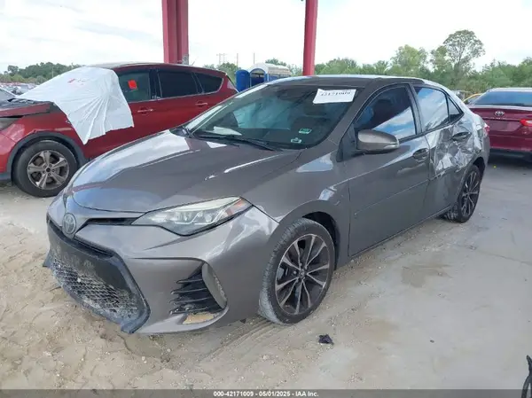 5YFBURHE7JP758393 2018 TOYOTA COROLLA - Image 2