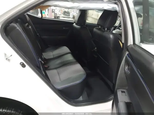5YFBURHE7JP758619 2018 TOYOTA COROLLA - Image 8
