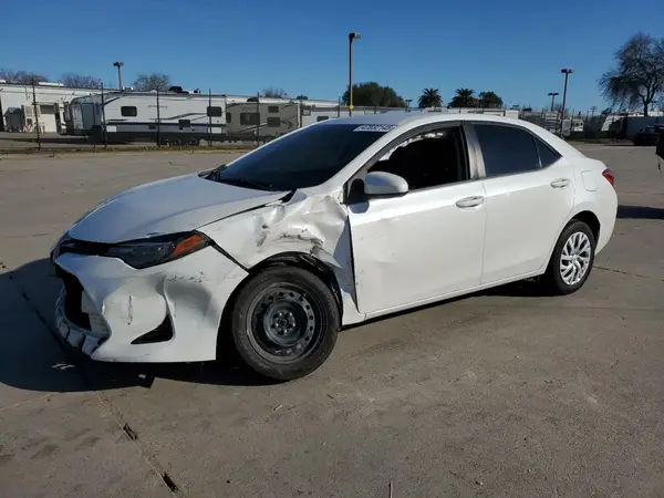 5YFBURHE7JP758863 2018 TOYOTA COROLLA - Image 1