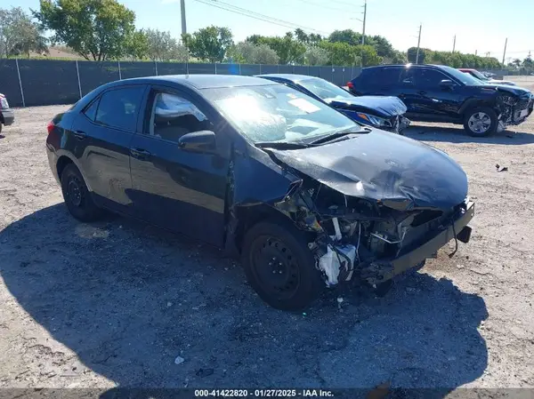 5YFBURHE7JP759107 2018 TOYOTA COROLLA - Image 1
