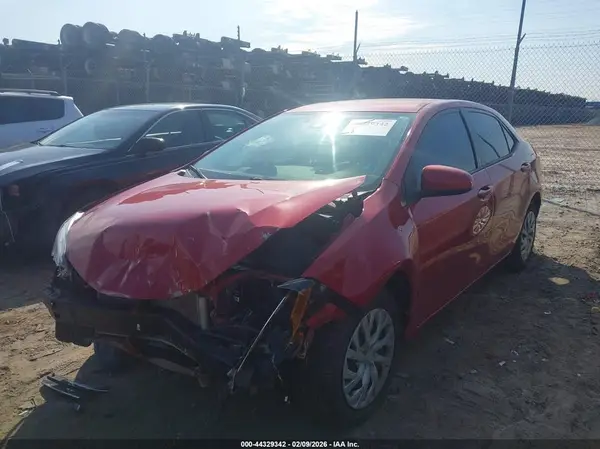 5YFBURHE7JP759270 2018 TOYOTA COROLLA - Image 2
