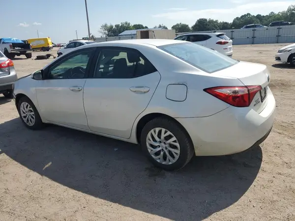 5YFBURHE7JP760161 2018 TOYOTA COROLLA - Image 2